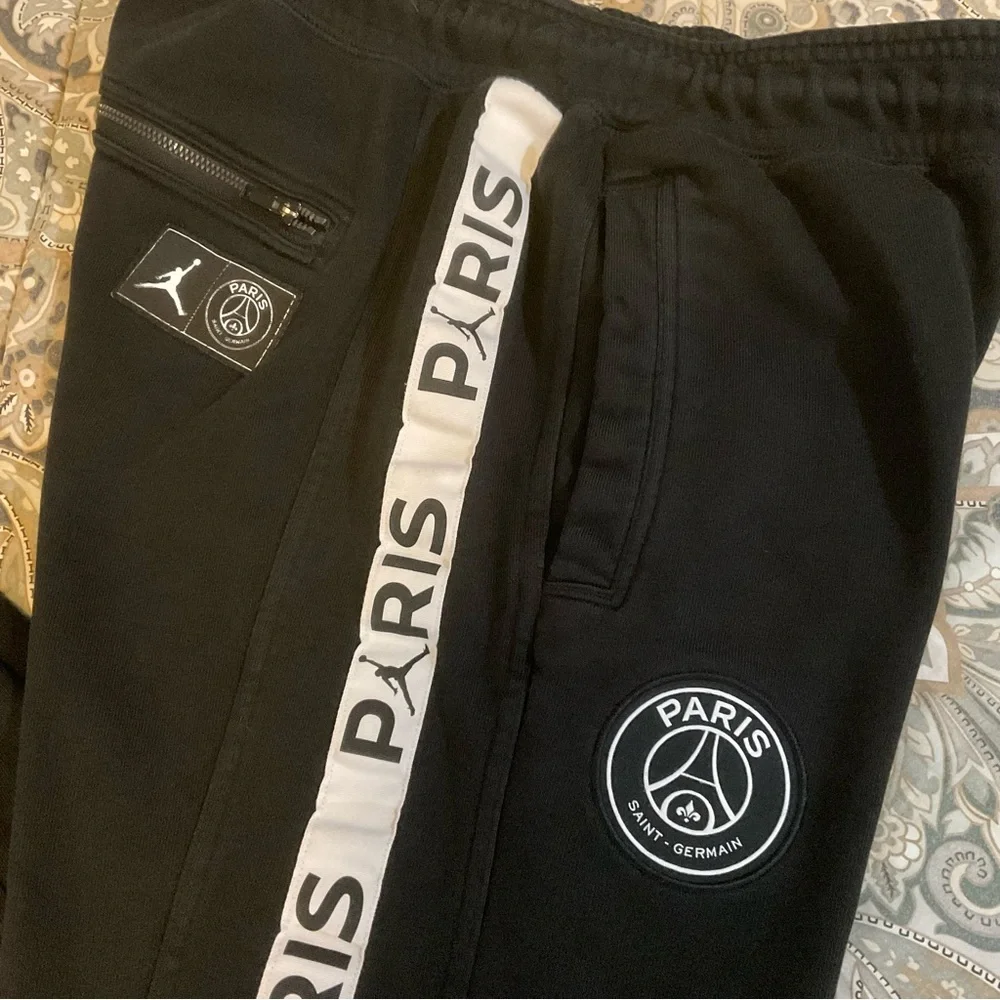 EUC Jordan x PSG Paris Saint Germain Fleece Jogger Pant BQ8348-010 Sz Medium